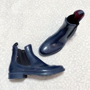 Tommy Hilfiger Boots Pecan Wing Tip Chelsea Navy Blue Rubber Ankle Flat Bootie